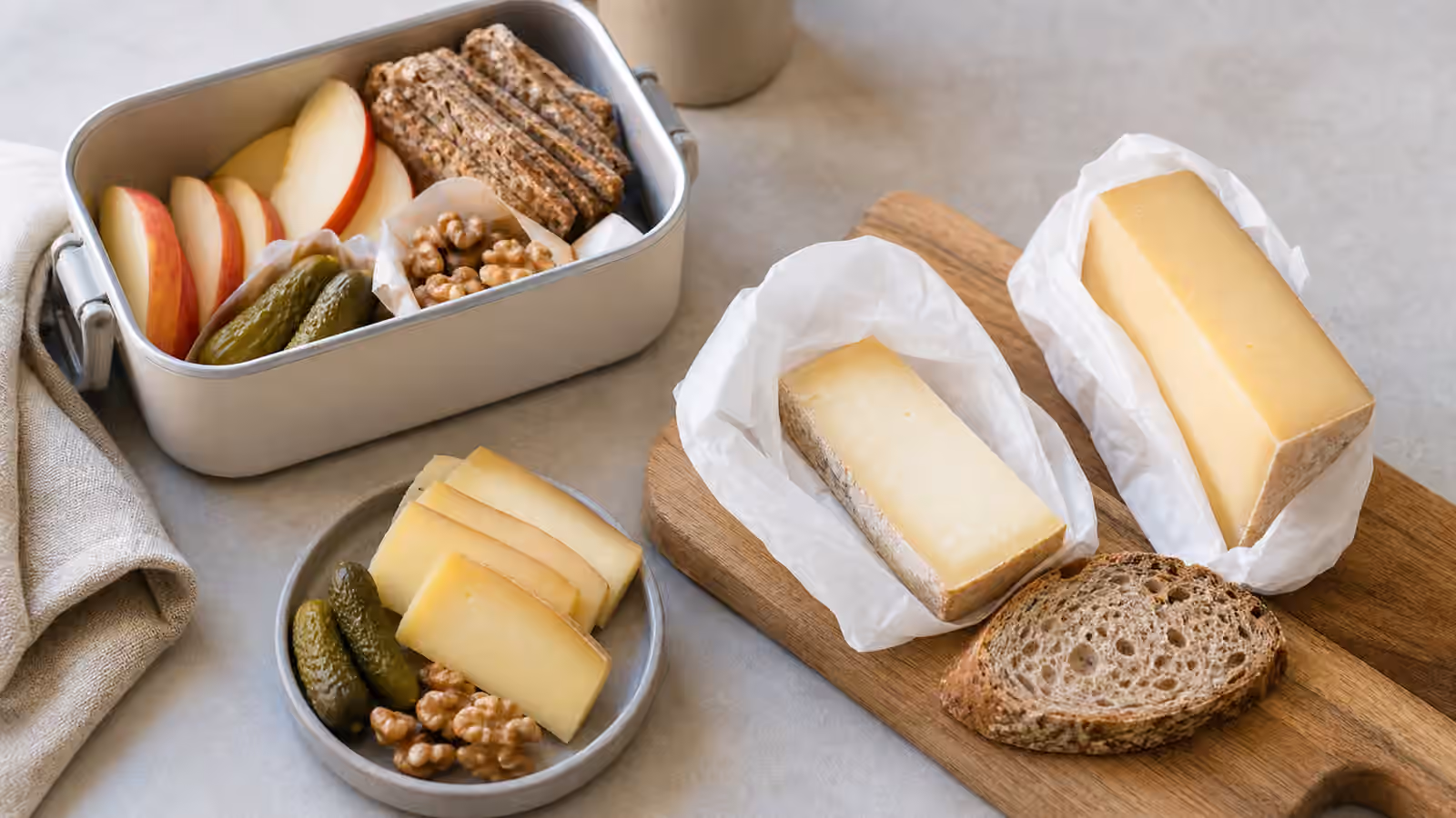Cheese for Packed Lunches and Desk Meals: Sturdy Wedges, Slices, and Clean Portions